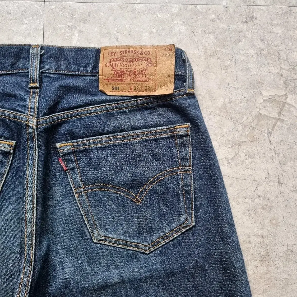 90's USA Levis 501 [32/32]