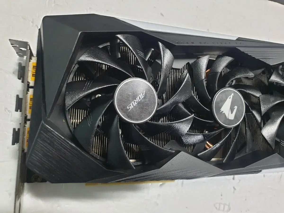 기가바이트 어마 rtx3070 그래픽카드 팝니다.