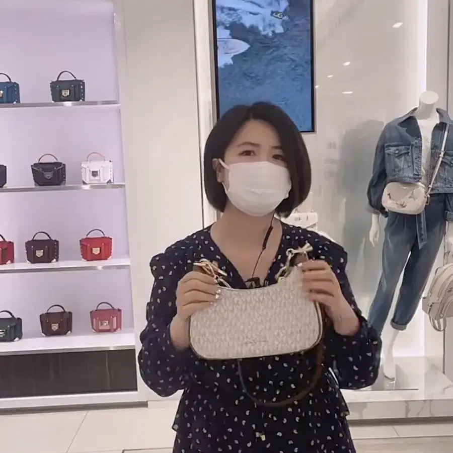 Michael kors 2023RHEA ZIP 코라 라지 레더. 호보백