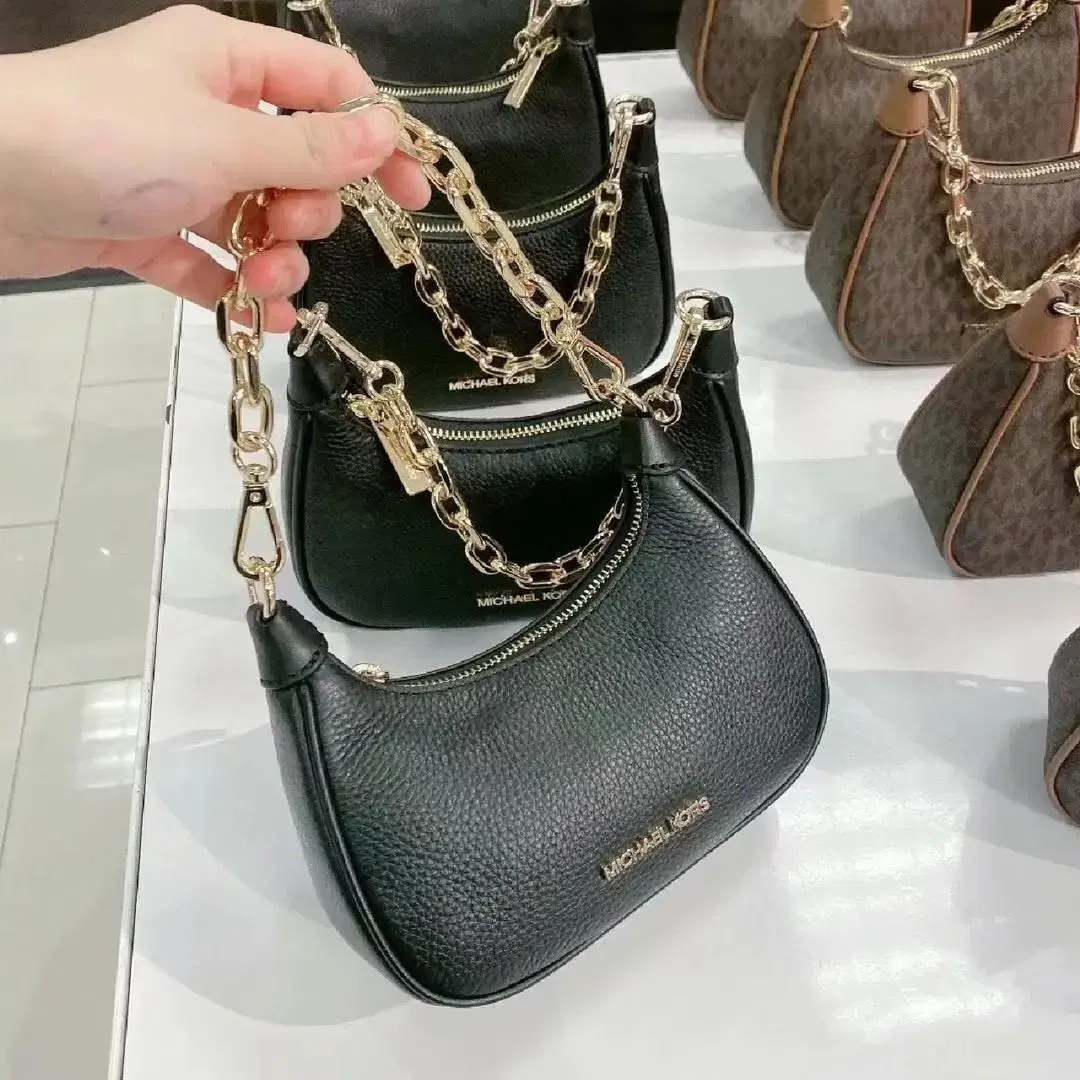 Michael kors 2023RHEA ZIP 코라 라지 레더. 호보백