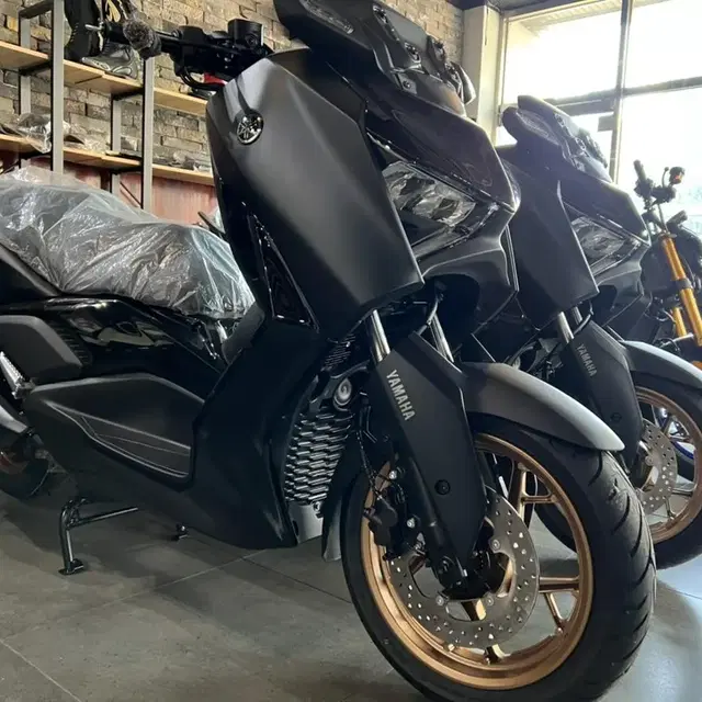 2023년식 YAMAHA XMAX300 무광블랙 신차 판매합니다