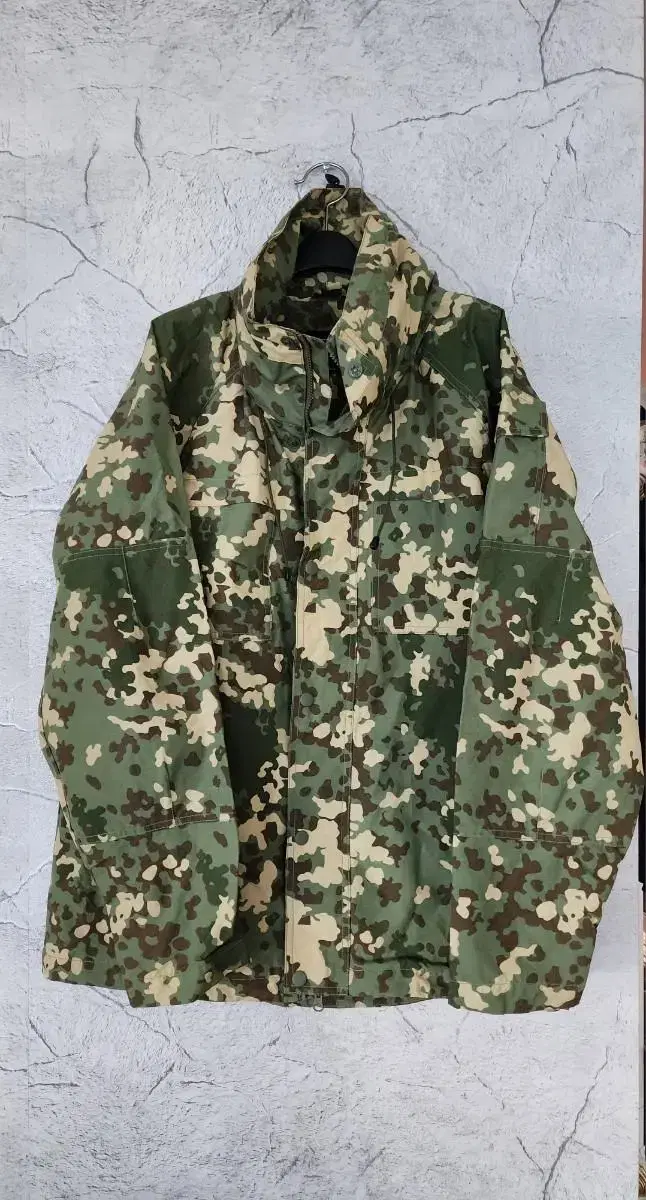 New Era L size Originator Outshell Camo Jacket in CamoX