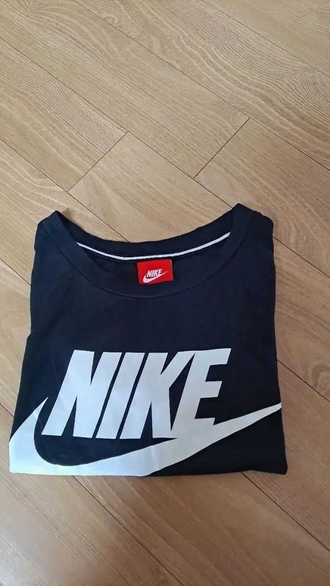 Nike Essentials T-Shirt 80