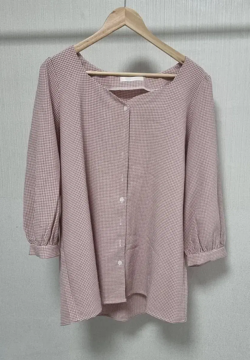 ㄷGonggu Woman Shirt 60. Total 70