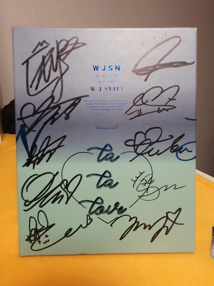 WJSN sign album Not sold