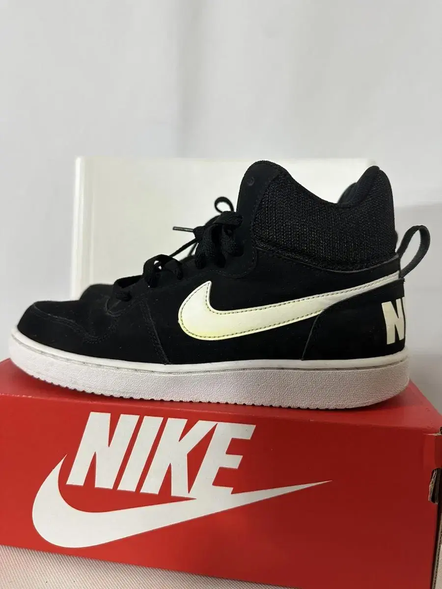 n001) NIKE 나이키 코트 보로우 미드 255mm