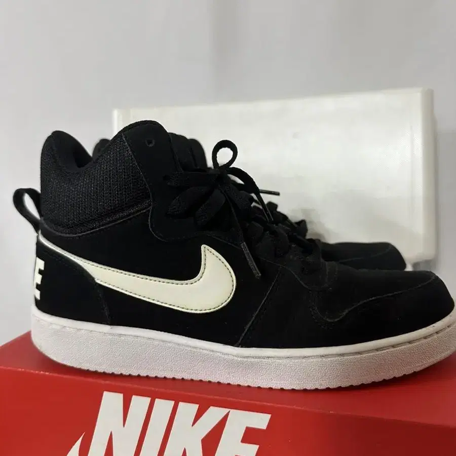 n001) NIKE 나이키 코트 보로우 미드 255mm