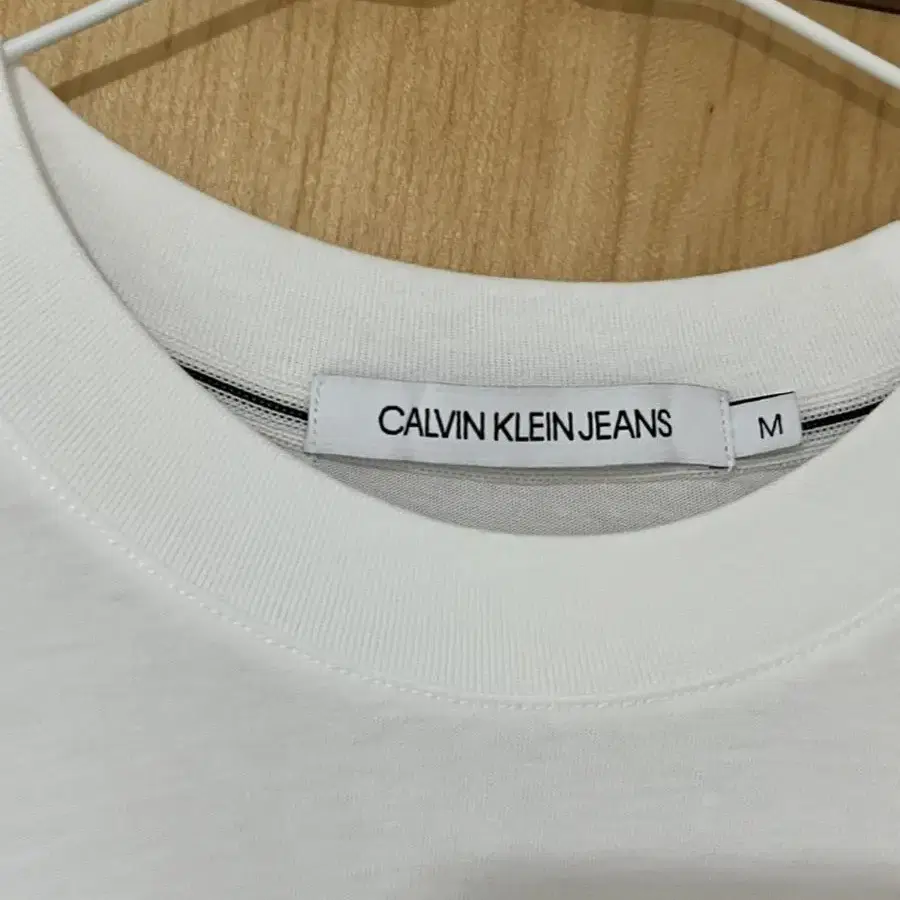 CALVIN KLEIN JEANS 로고 티 J20J213544 M