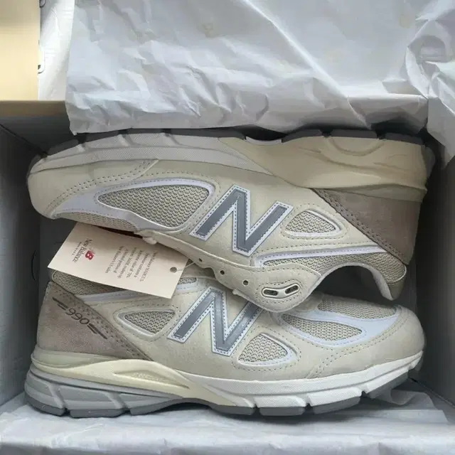 270 뉴발란스 990v4 크림