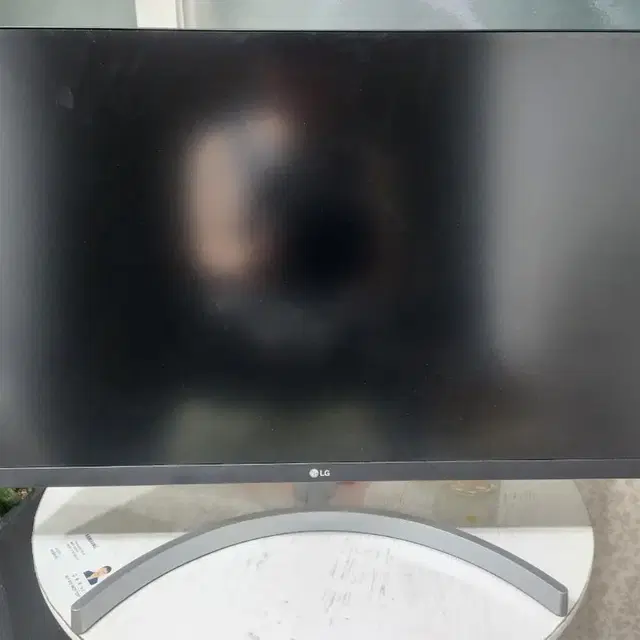 LG 27인치 모니터 27MN60T 새제품급 화이트색상 판매합니다.