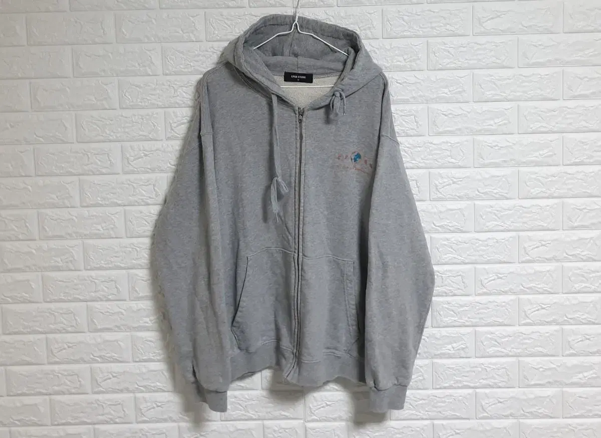 Kompanyo hoodie sells