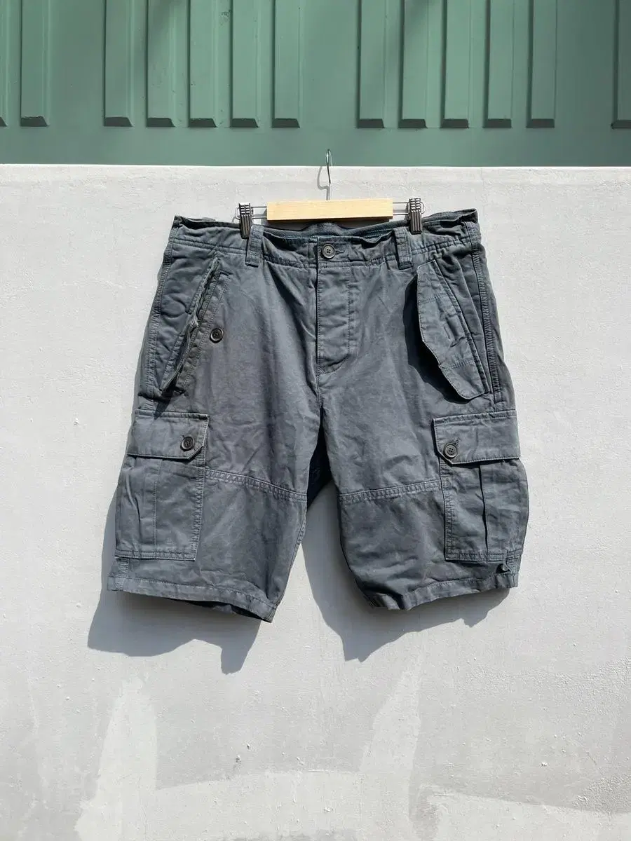 Vintag gray military cargo shorts