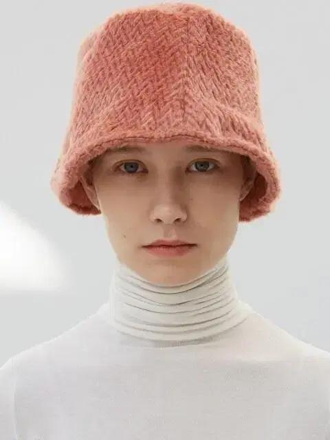 어썸니즈 WAVY LAMPSHADE HAT 퍼 버킷햇 모자