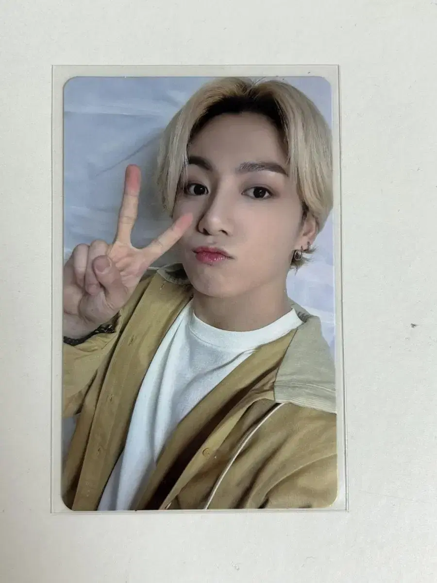 Bangtan jungkook Blonde BE Essential pre-order benefit photocard WTS