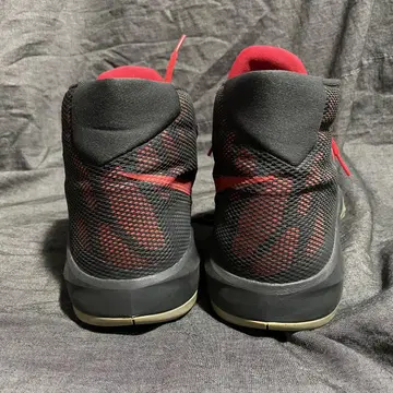 Nike zoom devosion red deals