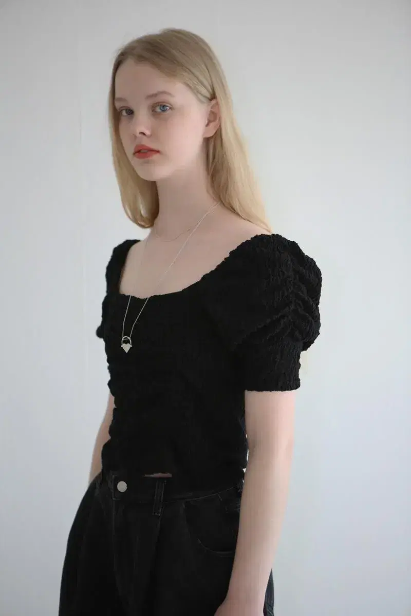 SMOCKING SHIRRING BLOUSE [BLACK]