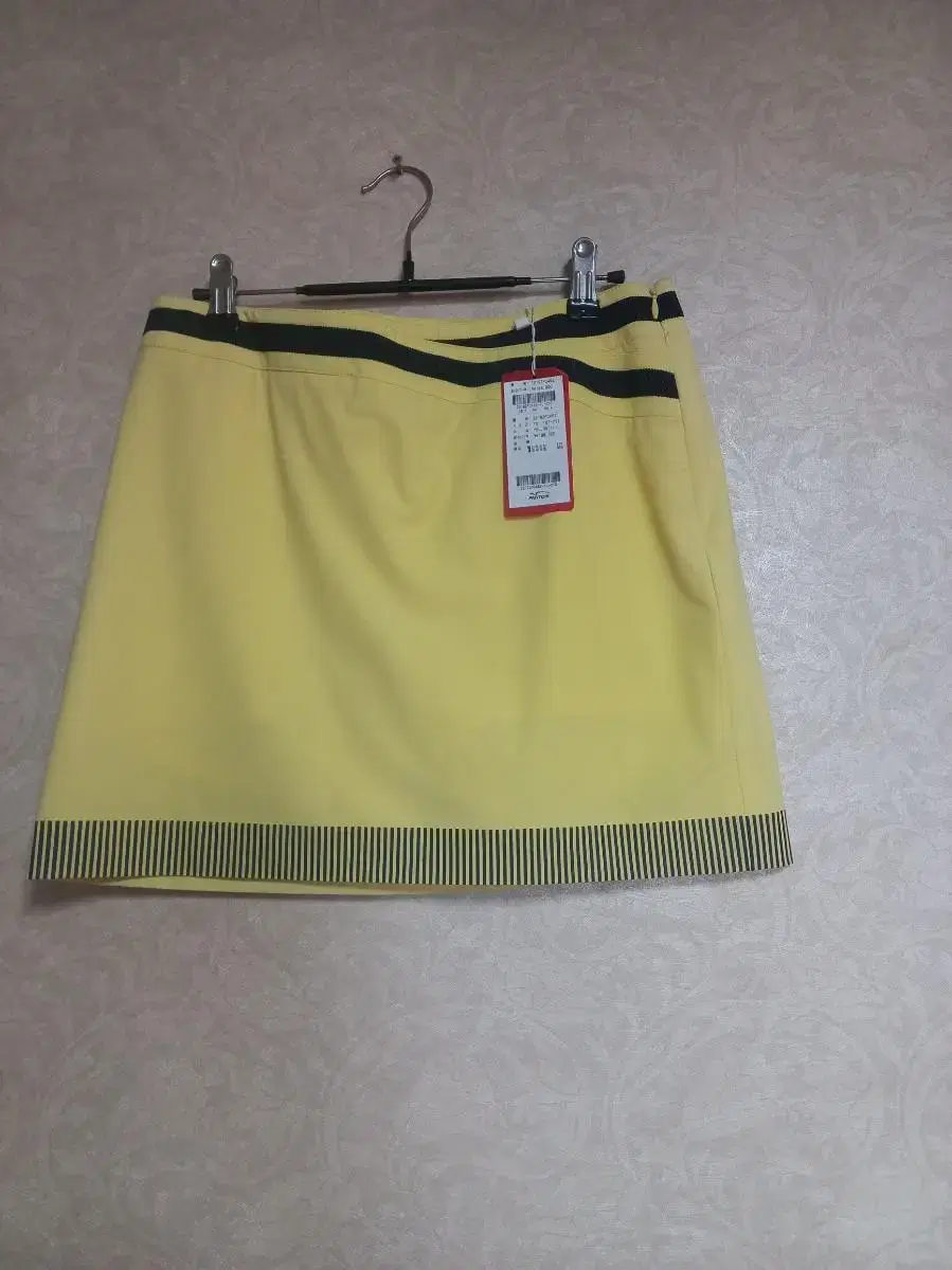 Phantom Women's Golf Skort