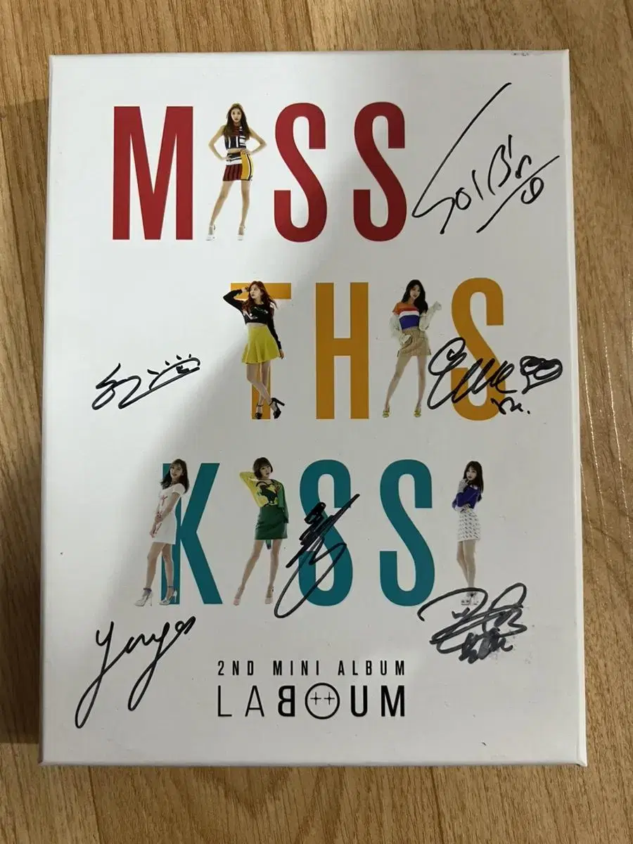 LABOUM handwritten sign album