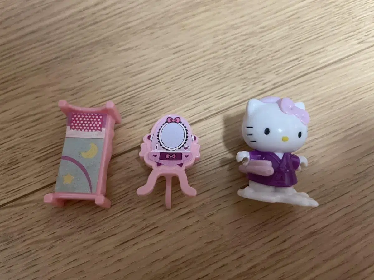 Hello Kitty Random Figures