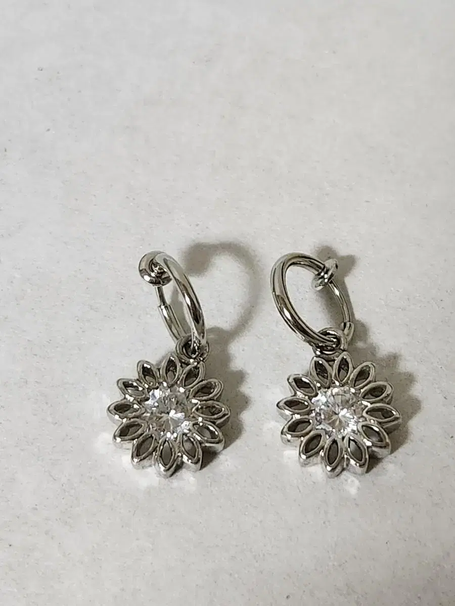 Cubic flower earrings