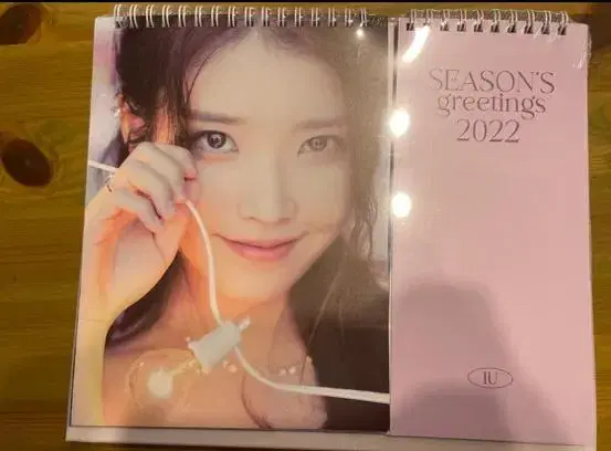 Unsealed 2022 iu season's greetings Desk Calendar