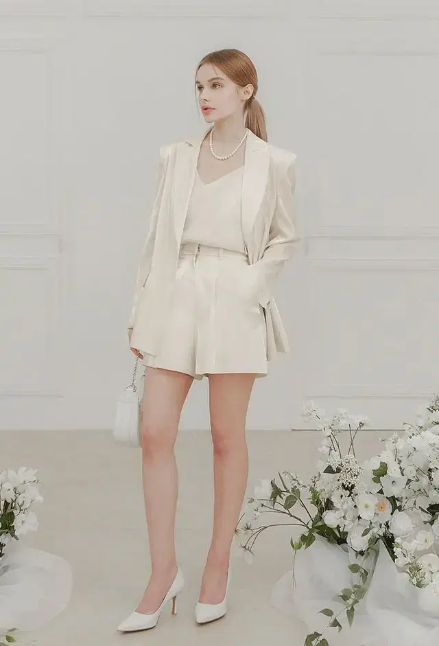 Daisy Satin Set-up Shorts (Ivory)그레이스유