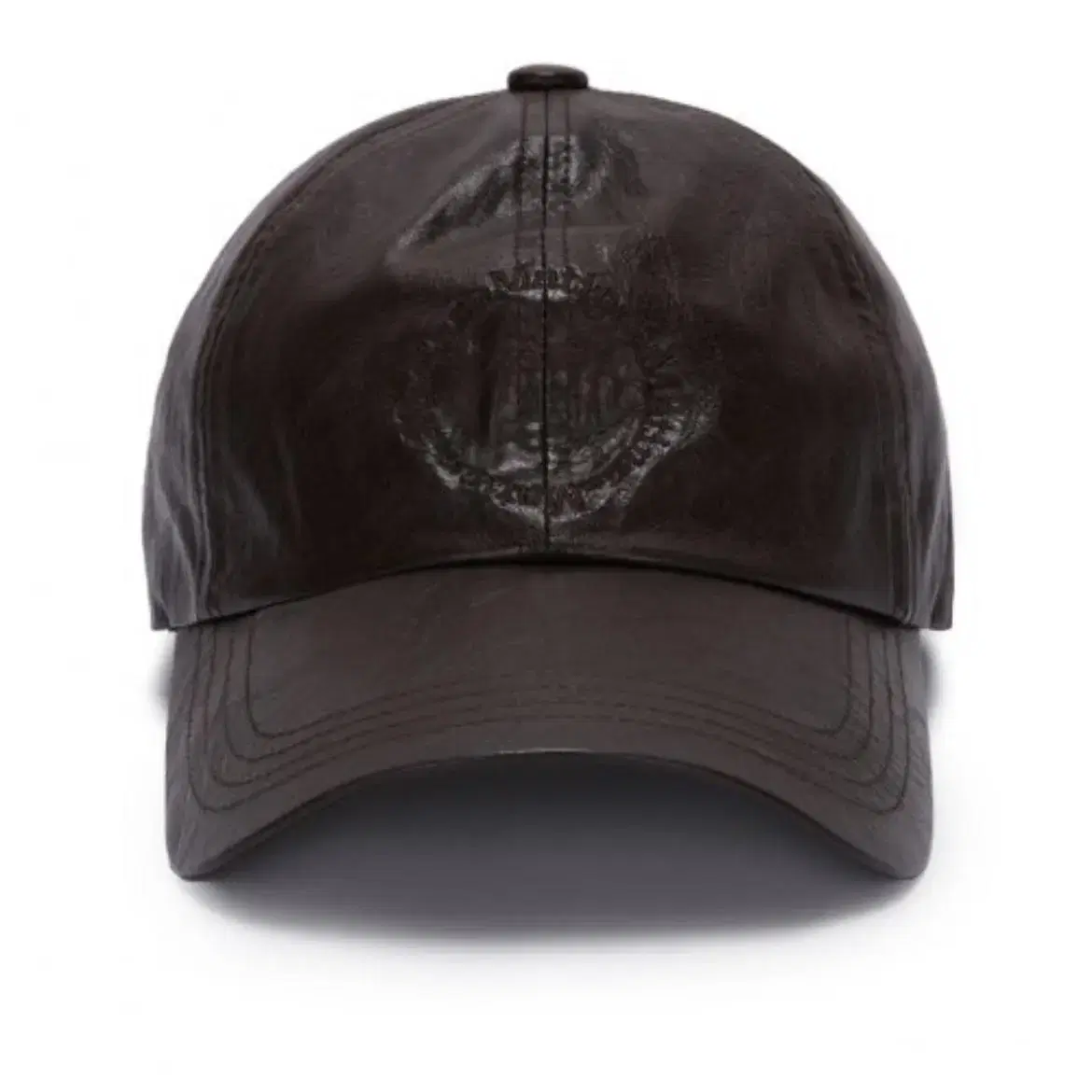 마뗑킴 glossy leather ball cap in brown