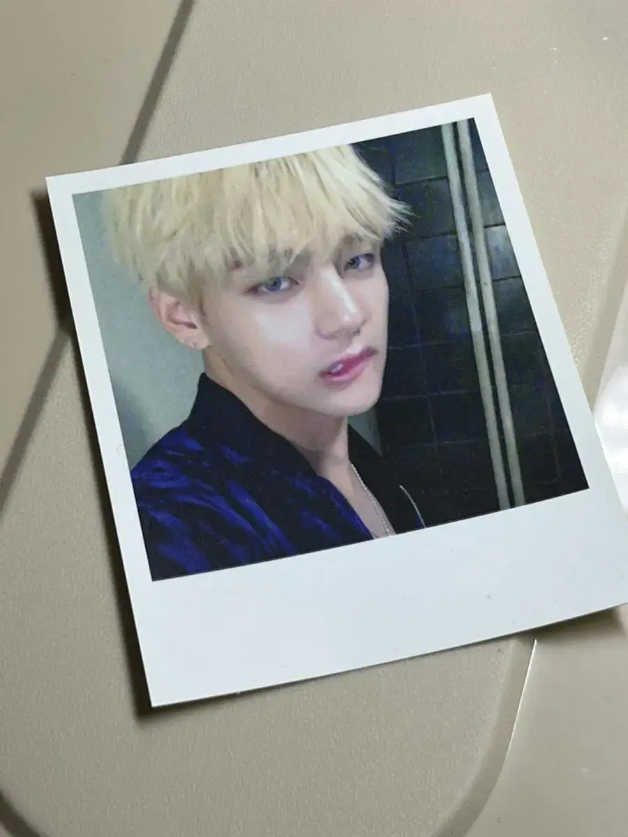 Blood, Sweat, and Tears Wings v kim taehyung photocard WTS