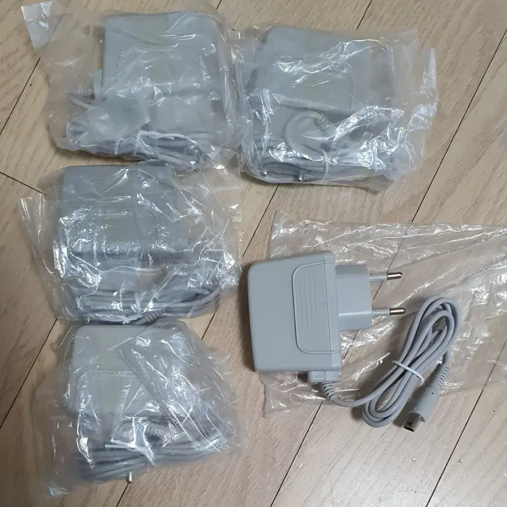 닌텐도 DSi, 3DS 공용충전기