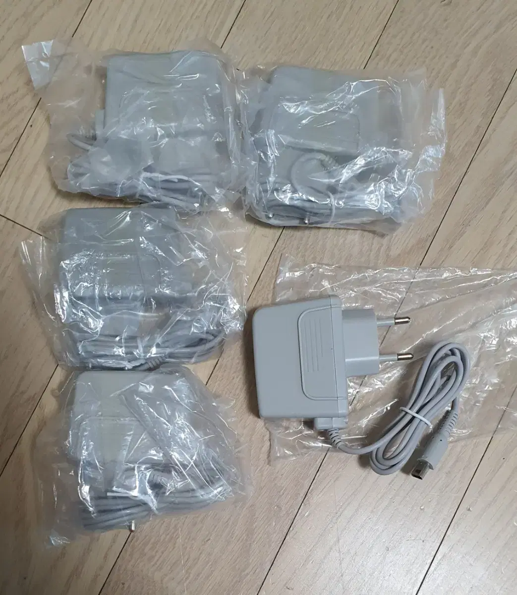 Nintendo DSi, 3DS public charger