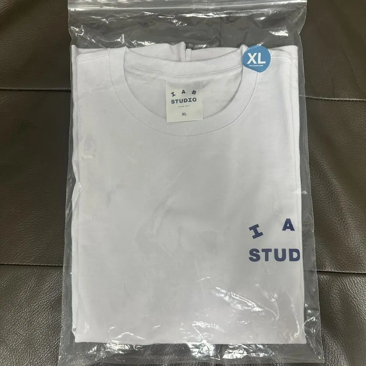 [XL] iApp Studio T-shirt White Navy Short Sleeve Tee