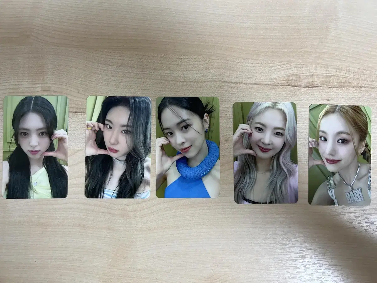 Itzy itzy itzy showcase photocard photocard wts yeji ryujin chaeryeong yuna