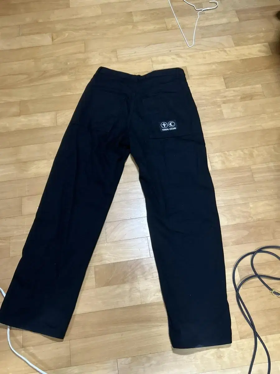 I have a pair of pants in a size L and would like to change them to a size M.