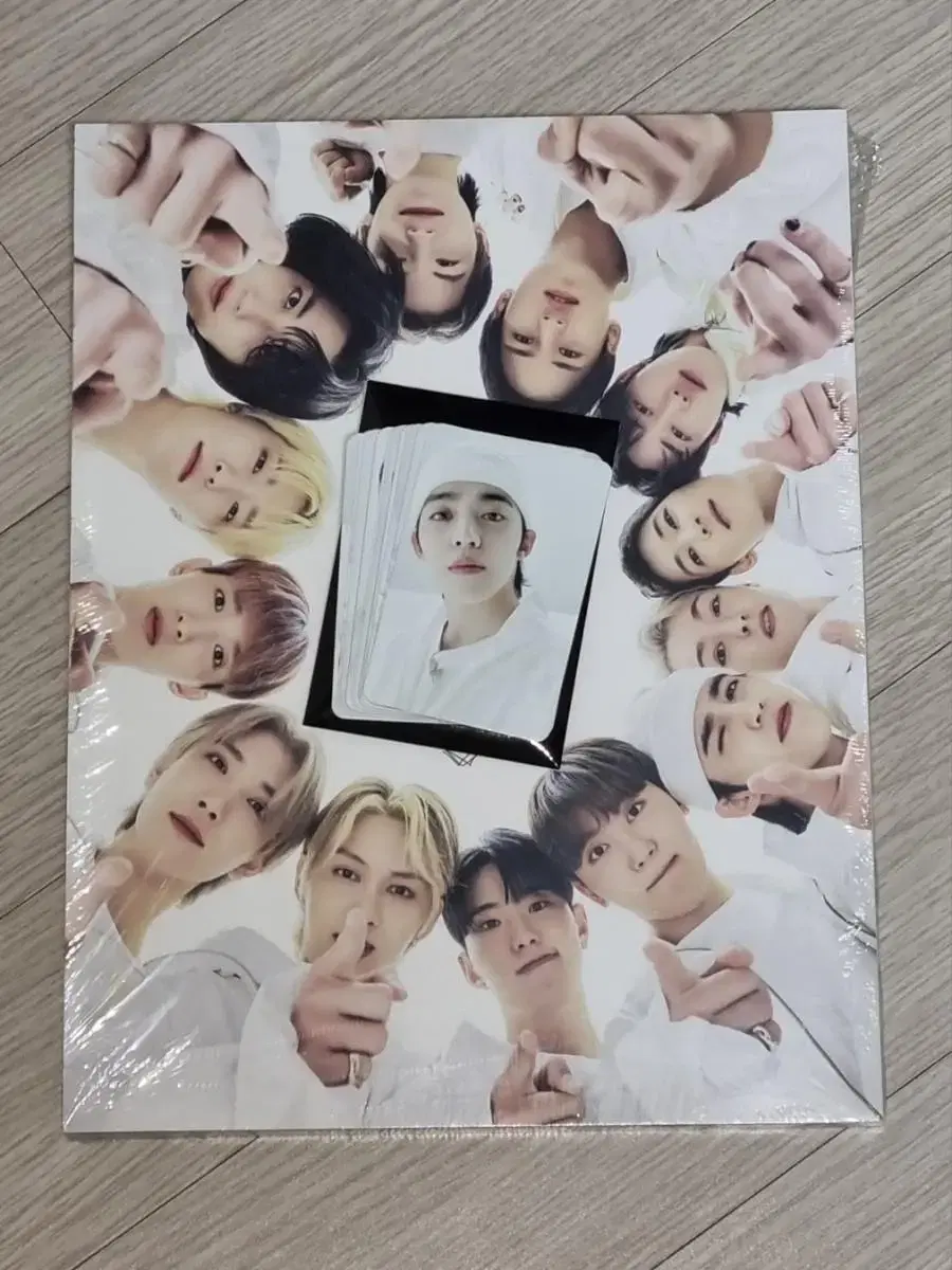 Seventeen Going Seventeen photocard includes magazine WTS