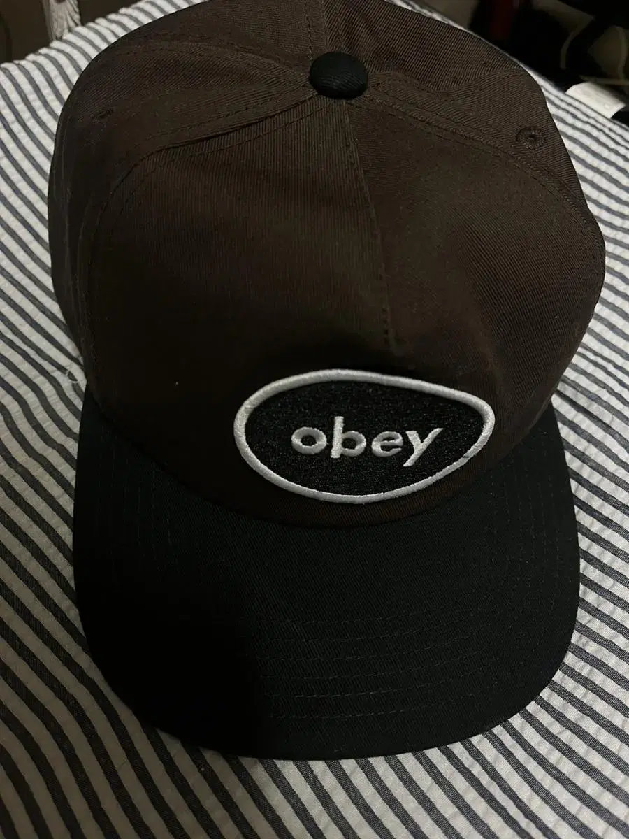 오베이 obey 모자