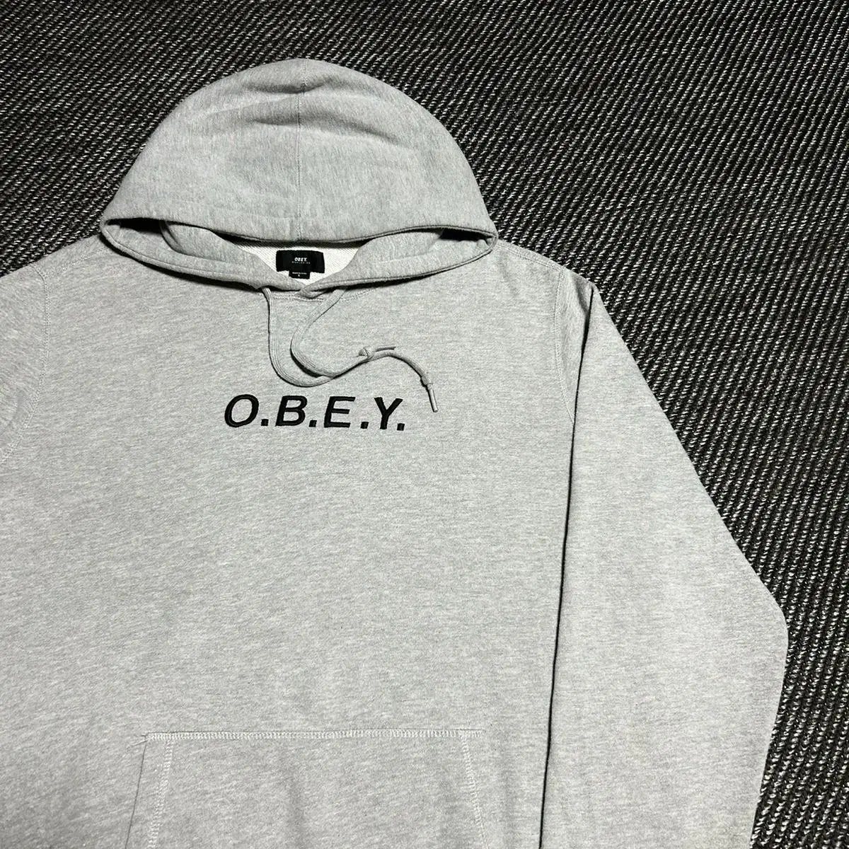 [ L ] Obey 오베이 그레이 레터링 후드티