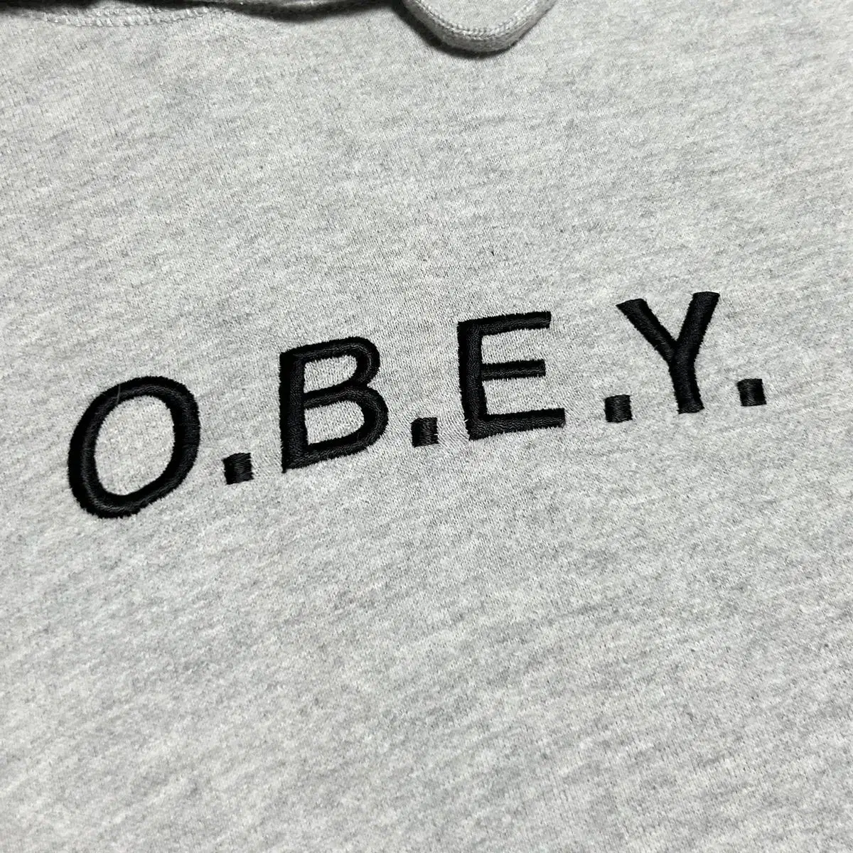 [ L ] Obey 오베이 그레이 레터링 후드티