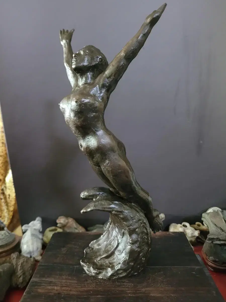 Bronze sculpture (k-122)