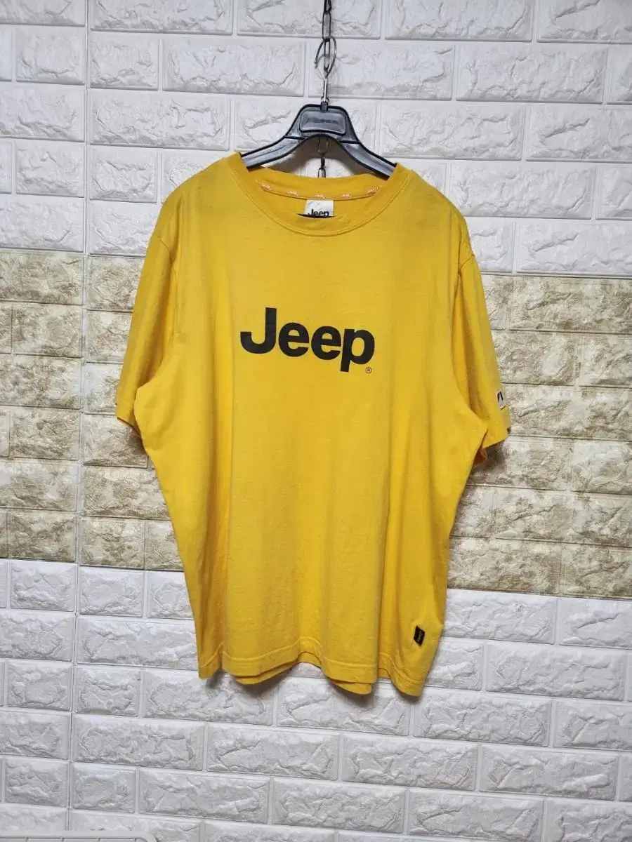 Jeep T-shirt â'¬100