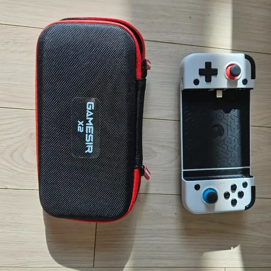 APPLE | 애플 Selling Gamesir X2 Lightning Gamepad for iPhone #아이폰,#게임패드,#조이스틱  on Bunjang Global Site.