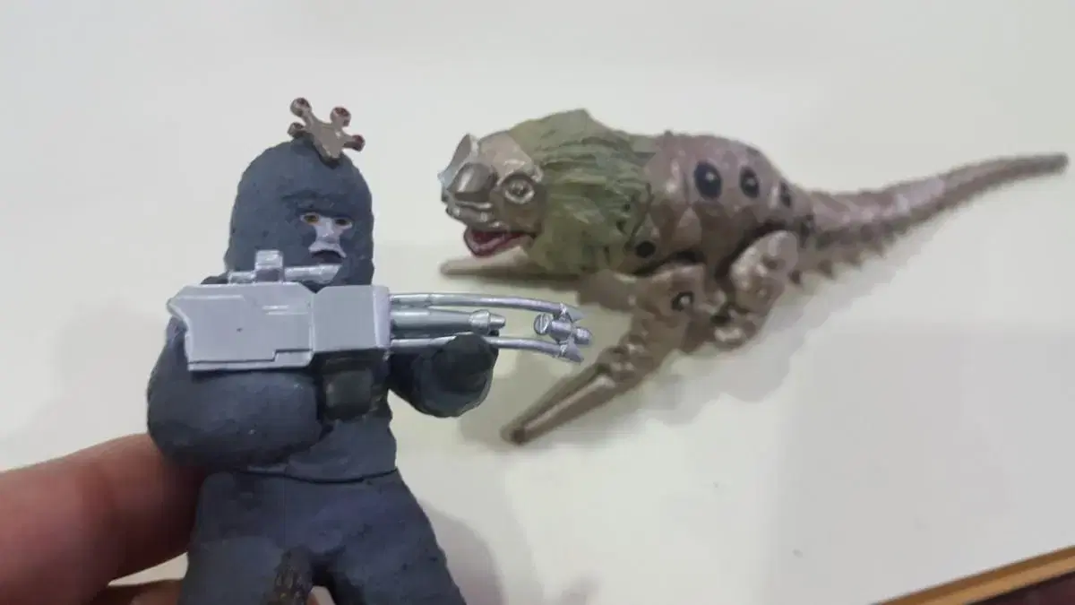 2 Monstrous Beast Alien figures