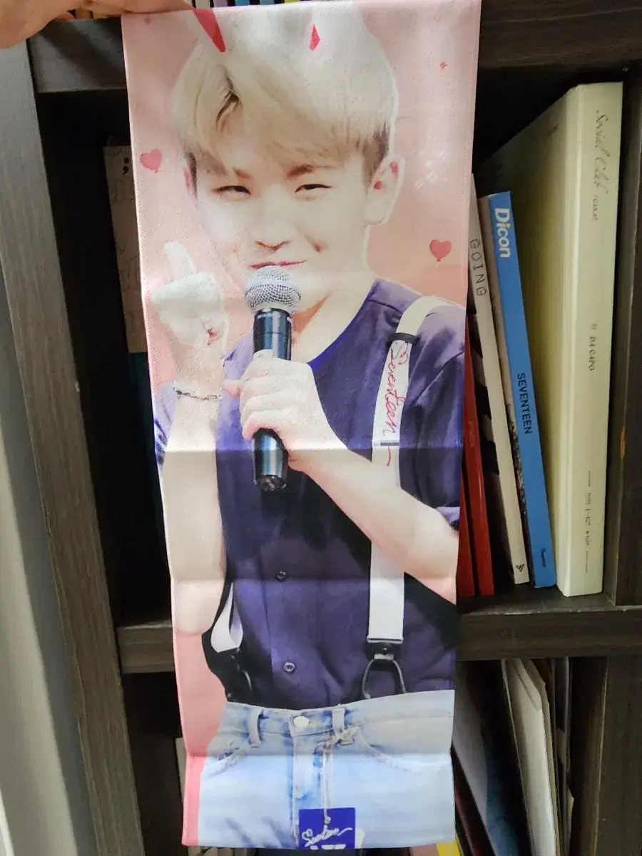 Woozi slogan sells