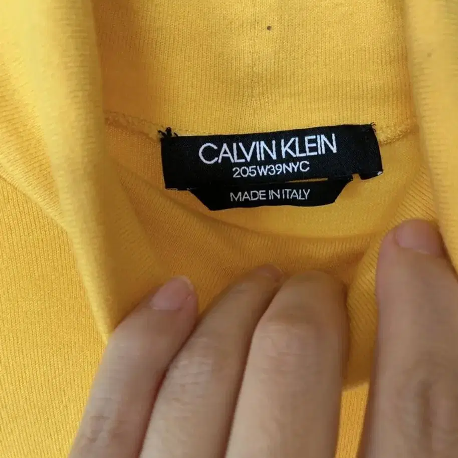 라프시몬스 캘빈클라인 CALVINKLEIN 205W39NYC 목폴러