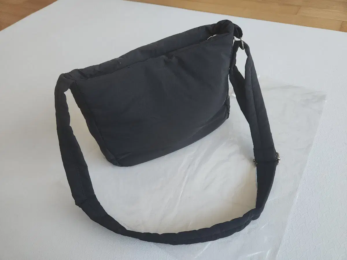 Plastic Island) Padded Bag Cross Bag New Product