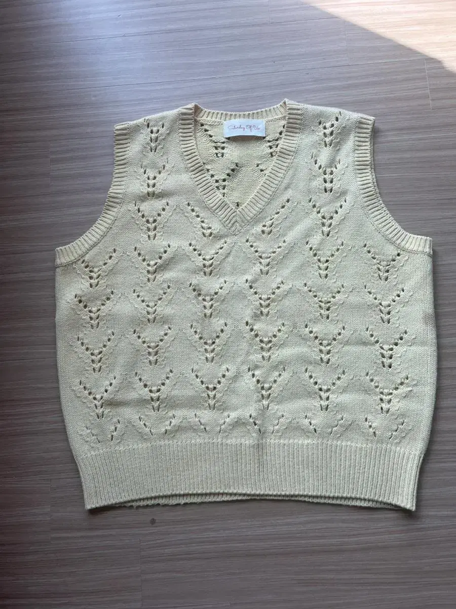 Stu knit vest