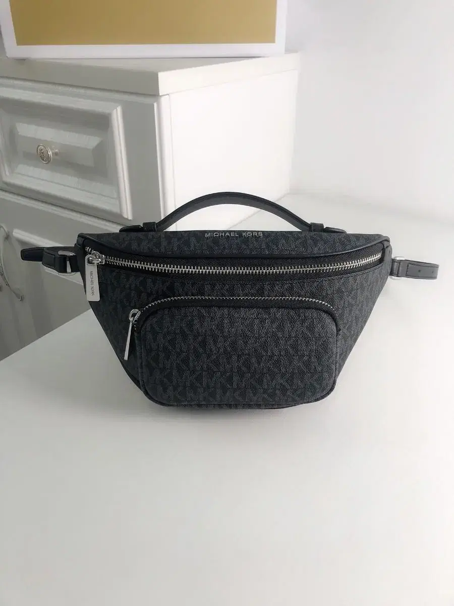 Michael Kors Erin Xsmall Waist Pack Crossbody / Michael Ko