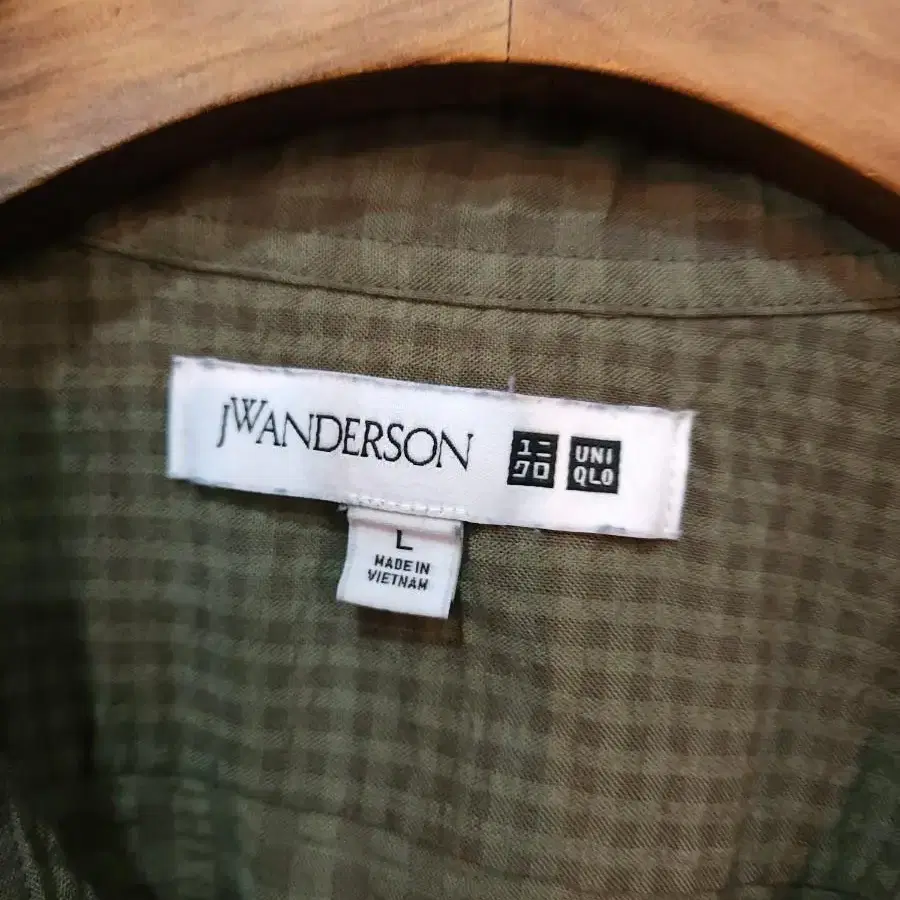 유니클로 jw anderson 시어서커 반팔 셔츠