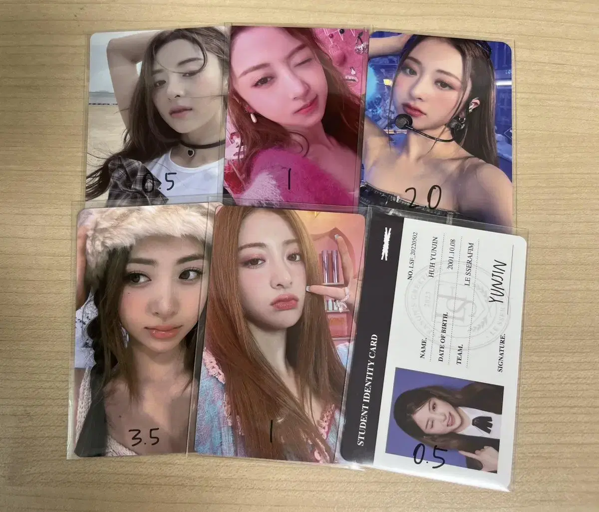 le sserafim huh yunjin sells photocards (ld)