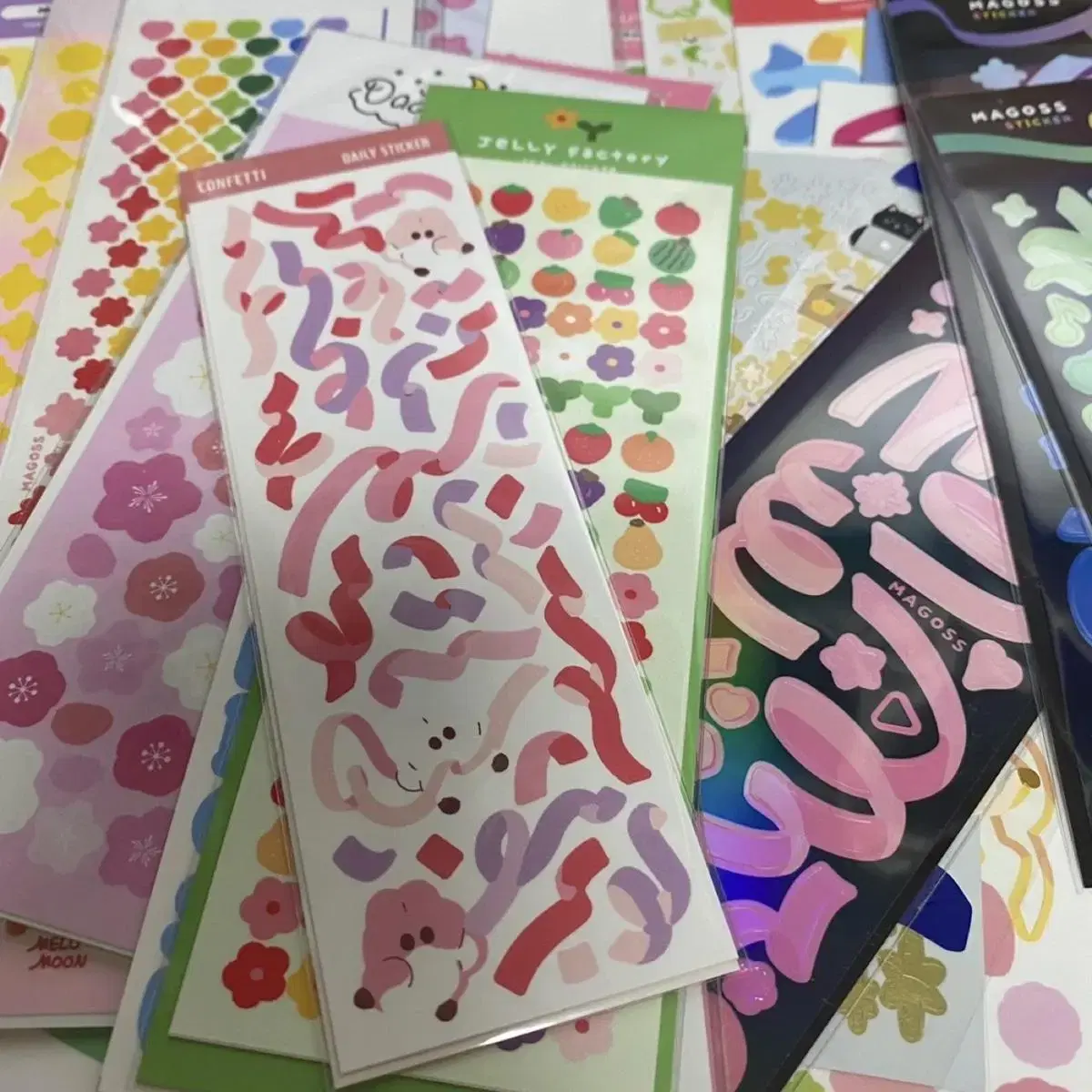 Topku, daku polku [sells about 100 seal stickers bulk ] including sticker binder 