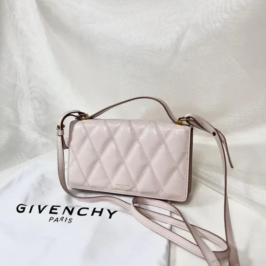 GIVENCHY 미니 크로스백